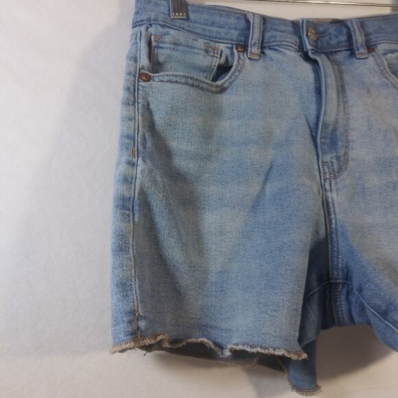 American Eagle Stretch Light Wash Mom Short Size 8 - Picture 3 of 7
